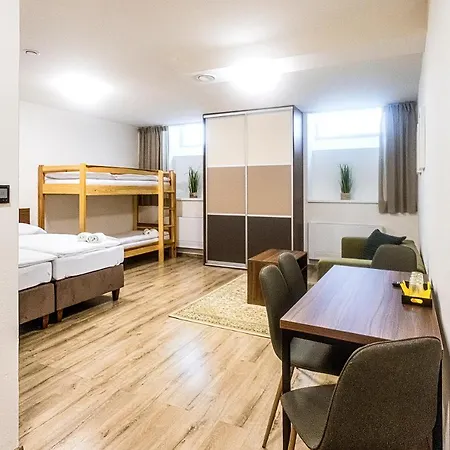 Old Town Hall - Stara Radnice - Ratusz Staromiejski -0,5km From Highway 호텔 3*