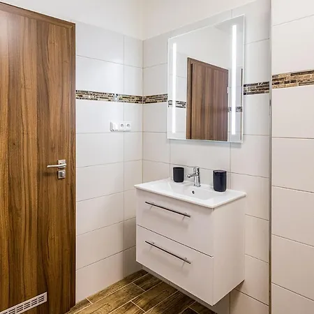 Old Town Hall - Stara Radnice - Ratusz Staromiejski -0,5km From Highway Hotel 3*