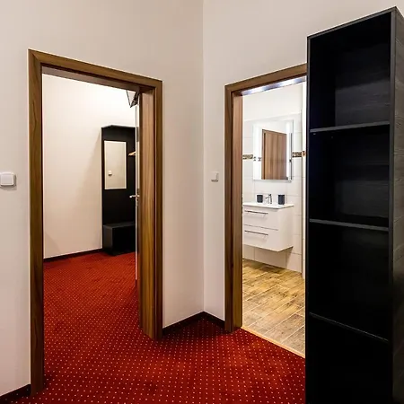 Old Town Hall - Stara Radnice - Ratusz Staromiejski -0,5km From Highway
