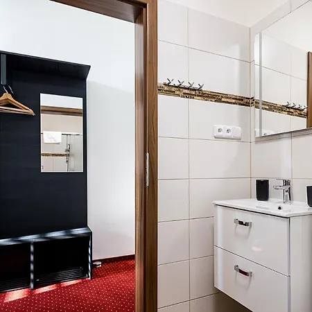 Hotel Old Town Hall - Stara Radnice - Ratusz Staromiejski -0,5km From Highway 3*