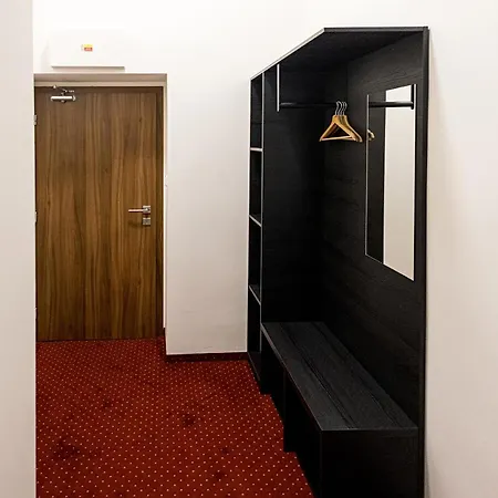 Old Town Hall - Stara Radnice - Ratusz Staromiejski -0,5km From Highway 호텔 3*
