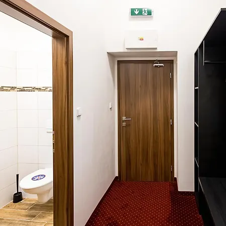 Old Town Hall - Stara Radnice - Ratusz Staromiejski -0,5km From Highway 호텔 3*