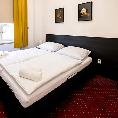 호텔 Old Town Hall - Stara Radnice - Ratusz Staromiejski -0,5km From Highway 3*