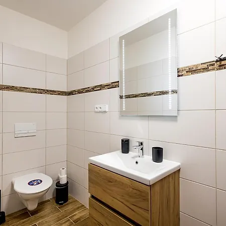 Old Town Hall - Stara Radnice - Ratusz Staromiejski -0,5km From Highway 호텔