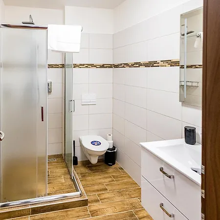 Old Town Hall - Stara Radnice - Ratusz Staromiejski -0,5km From Highway Hotel 3*